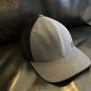 Hurley flex fit hat in small - medium